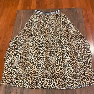 BEULAH High-Waisted Pleated Skirt.